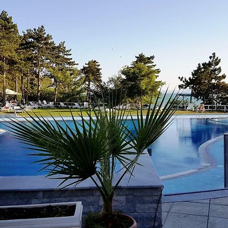 Blue Bay Sea View Apartment Pomorie Exterior photo